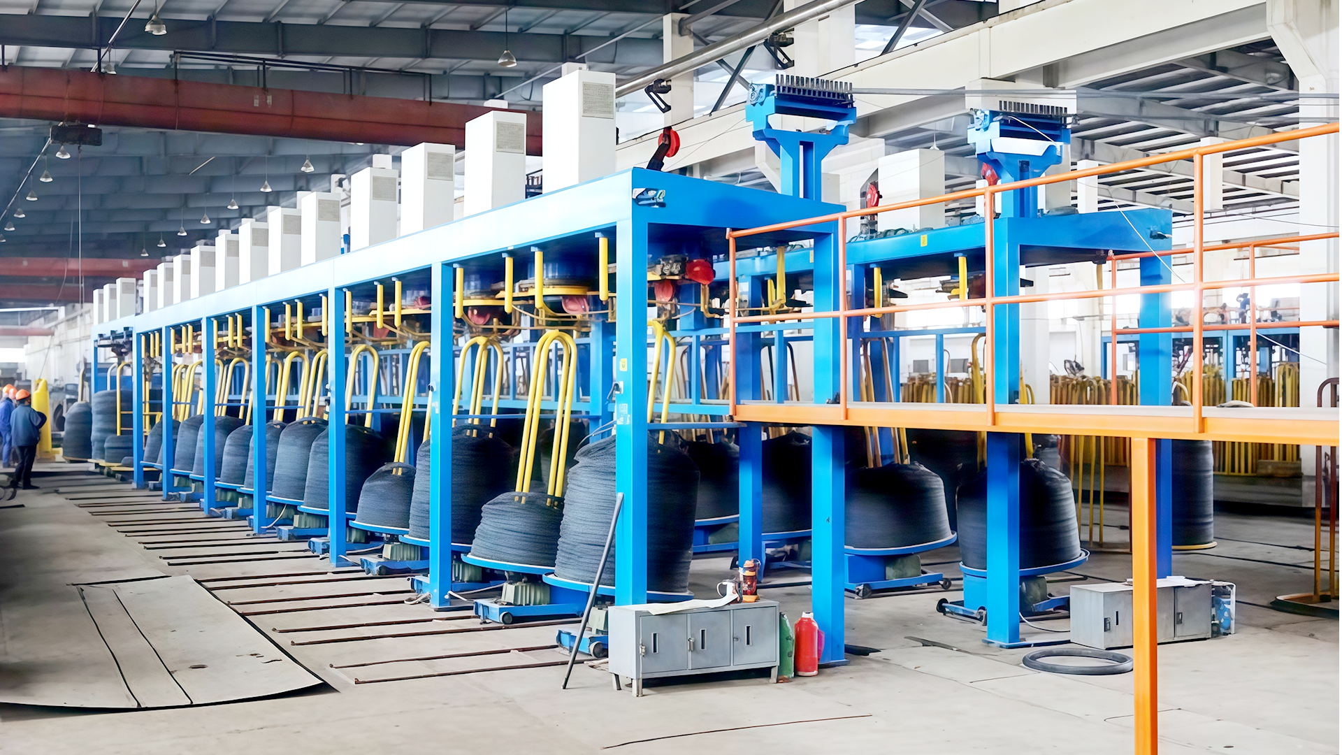 Hur säkerställer trådupptagningsmaskinen jämn spänning under trådlindningsprocessen?